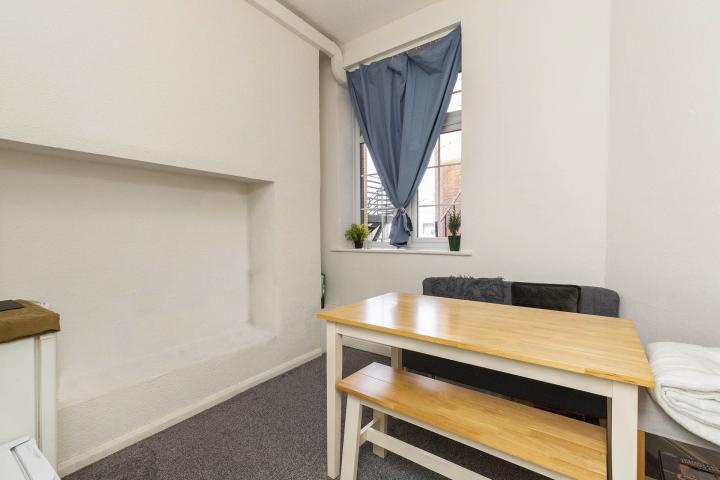 			3 Bedroom, 3 bath, 1 reception Flat			 Parade Mansions, Watford Way, Hendon