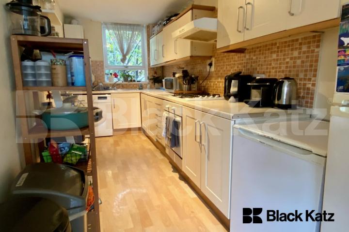 Spacious split level house with parking & charming patio garden Garratt Lane, Earlsfield