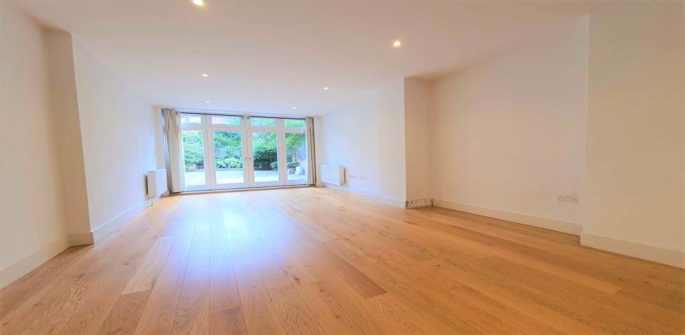 			2 Bedroom, 2 bath, 1 reception Flat			 Broadhurst Gardens, WEST HAMPSTEAD/FINCHLEY ROAD
