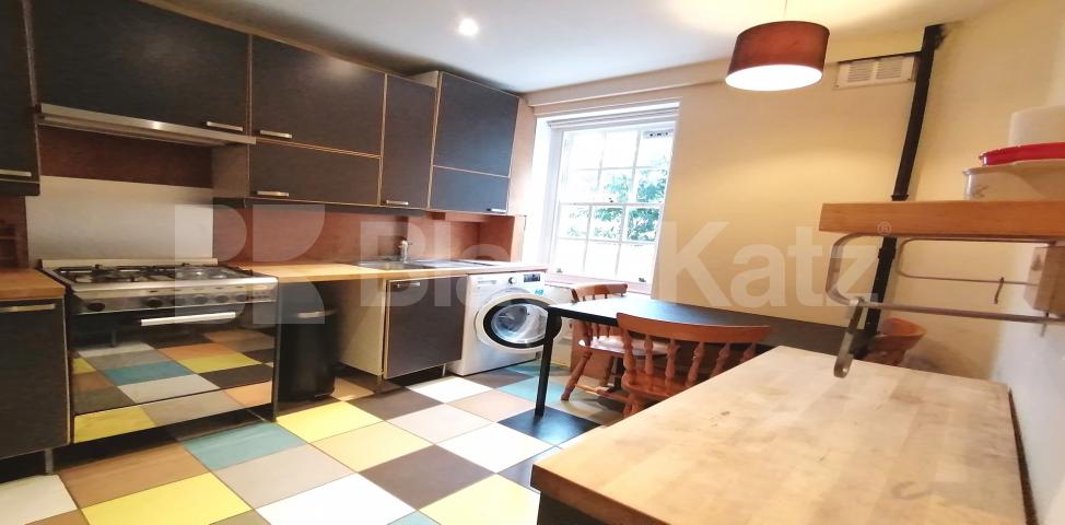 			LET , 2 Bedroom, 1 bath, 1 reception Apartment			 Albion Avenue, Clapham North/Stockwell
