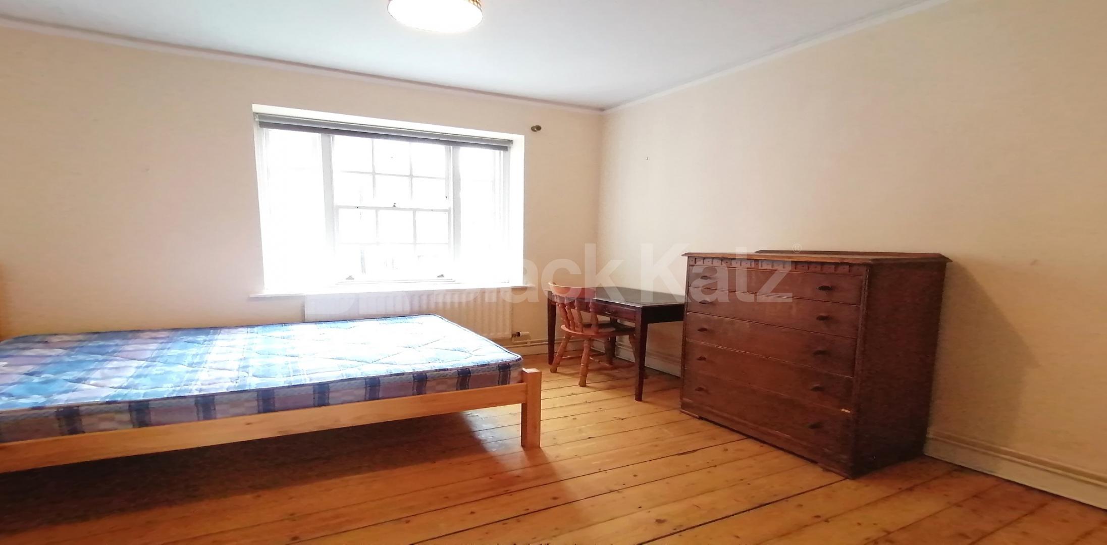 			LET , 2 Bedroom, 1 bath, 1 reception Apartment			 Albion Avenue, Clapham North/Stockwell
