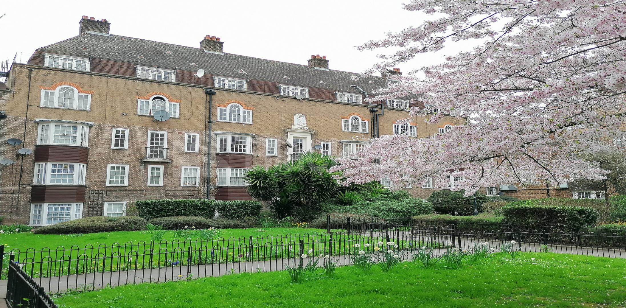 			LET , 2 Bedroom, 1 bath, 1 reception Apartment			 Albion Avenue, Clapham North/Stockwell