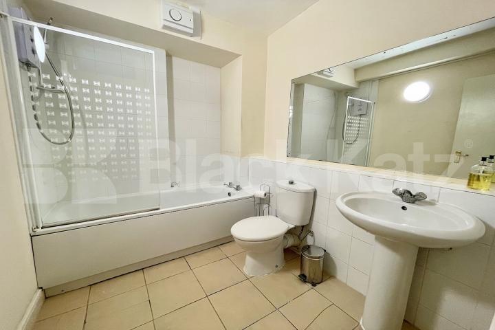 Flooded with natural light extremely large open plan studio  Marshalsea Road, Borough