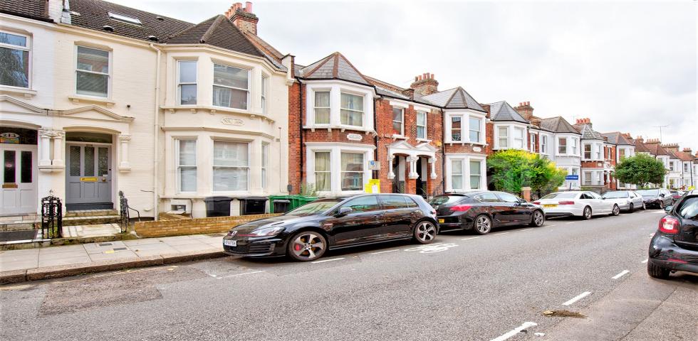 A well-presented self-contained studio located on the desirable Sumatra Road in NW6 Sumatra Road, London, NW6,  London