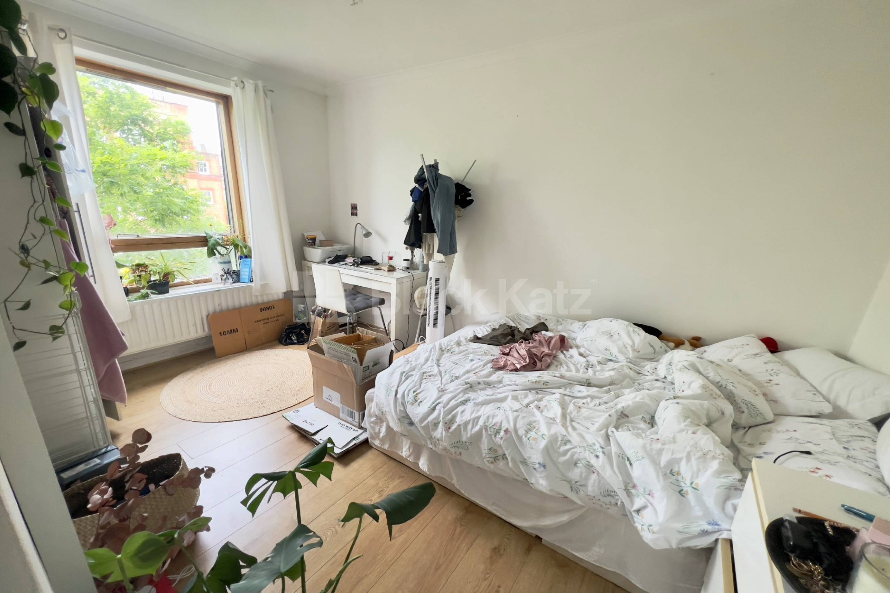 Superbly located & neutrally decorated throughout with wooden floors Brandon Street , Elephant and Castle SE17