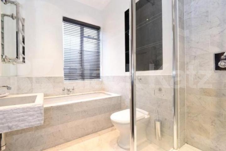 			NEW INSTRUCTION!, 2 Bedroom, 1 bath, 1 reception Apartment			 Myddelton Square, ANGEL