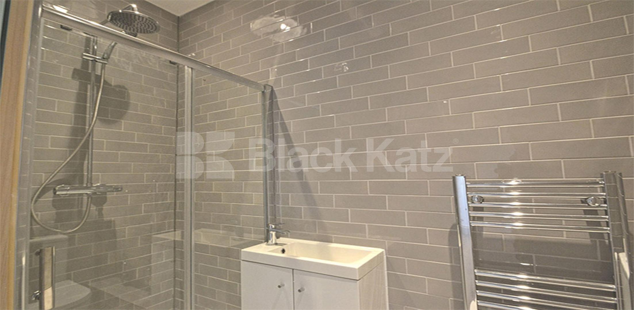 			3 Bedroom, 1 bath, 1 reception Flat			 Castellain Mansions, Castellain Road, Maida Vale