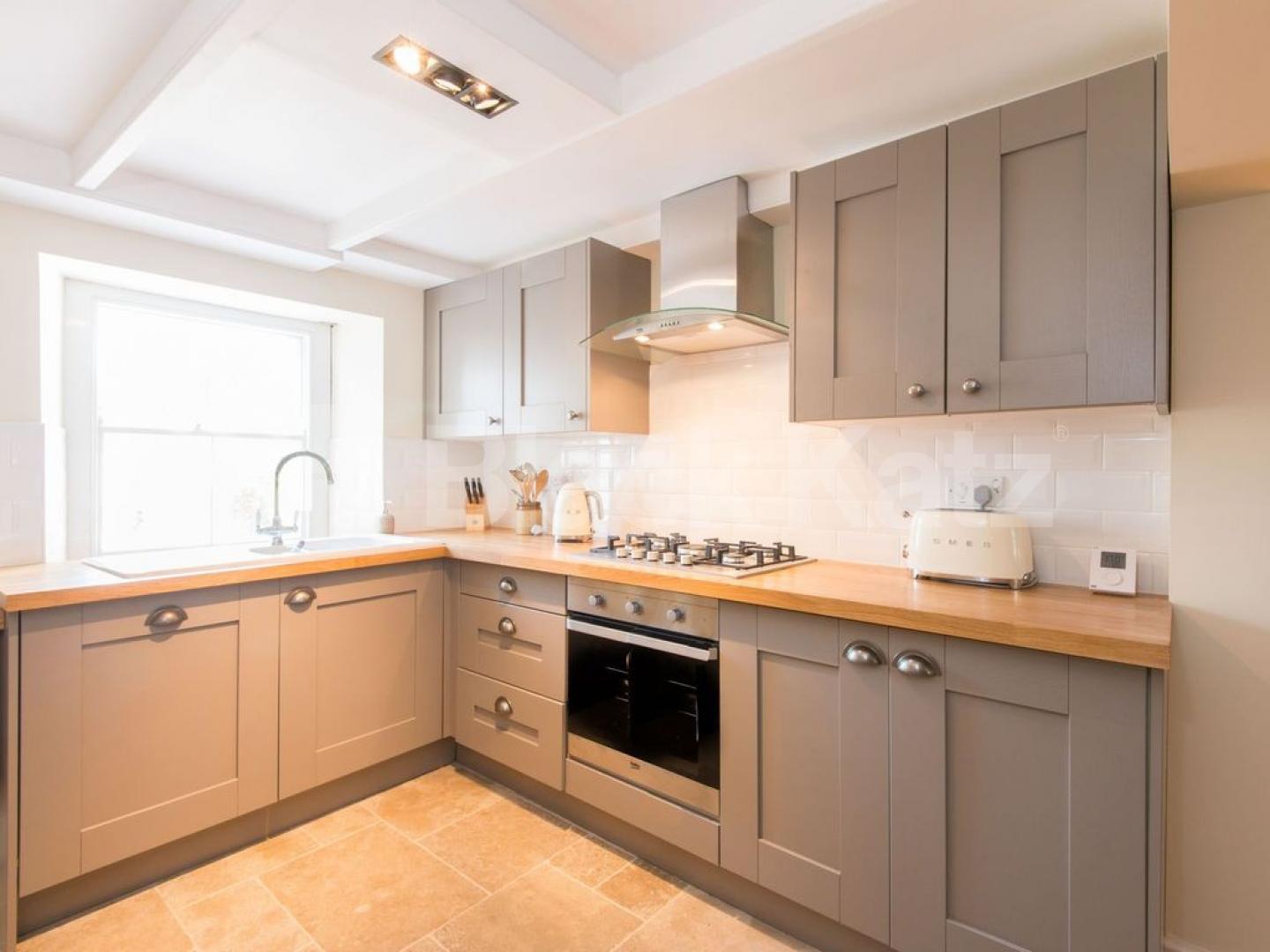 			4 Bedroom, 1 bath, 1 reception Flat			 Fairbridge Road, Archway / Holloway
