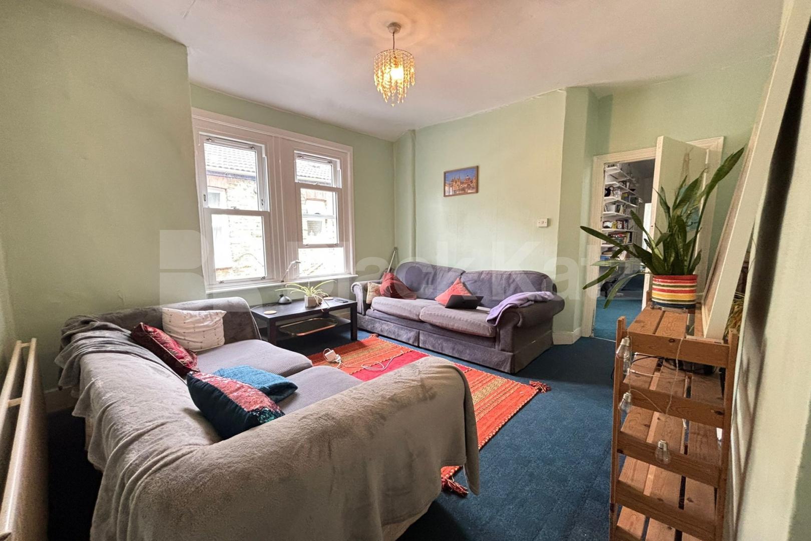 Bright & airy & offering 900 Sq.Ft.of living & entertaining space Councillor Street , Oval