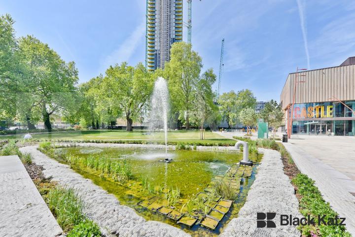 Located on the 17th floor of this iconic development with 24 hour concierge . Strata, Walworth Road , Elephant and Castle