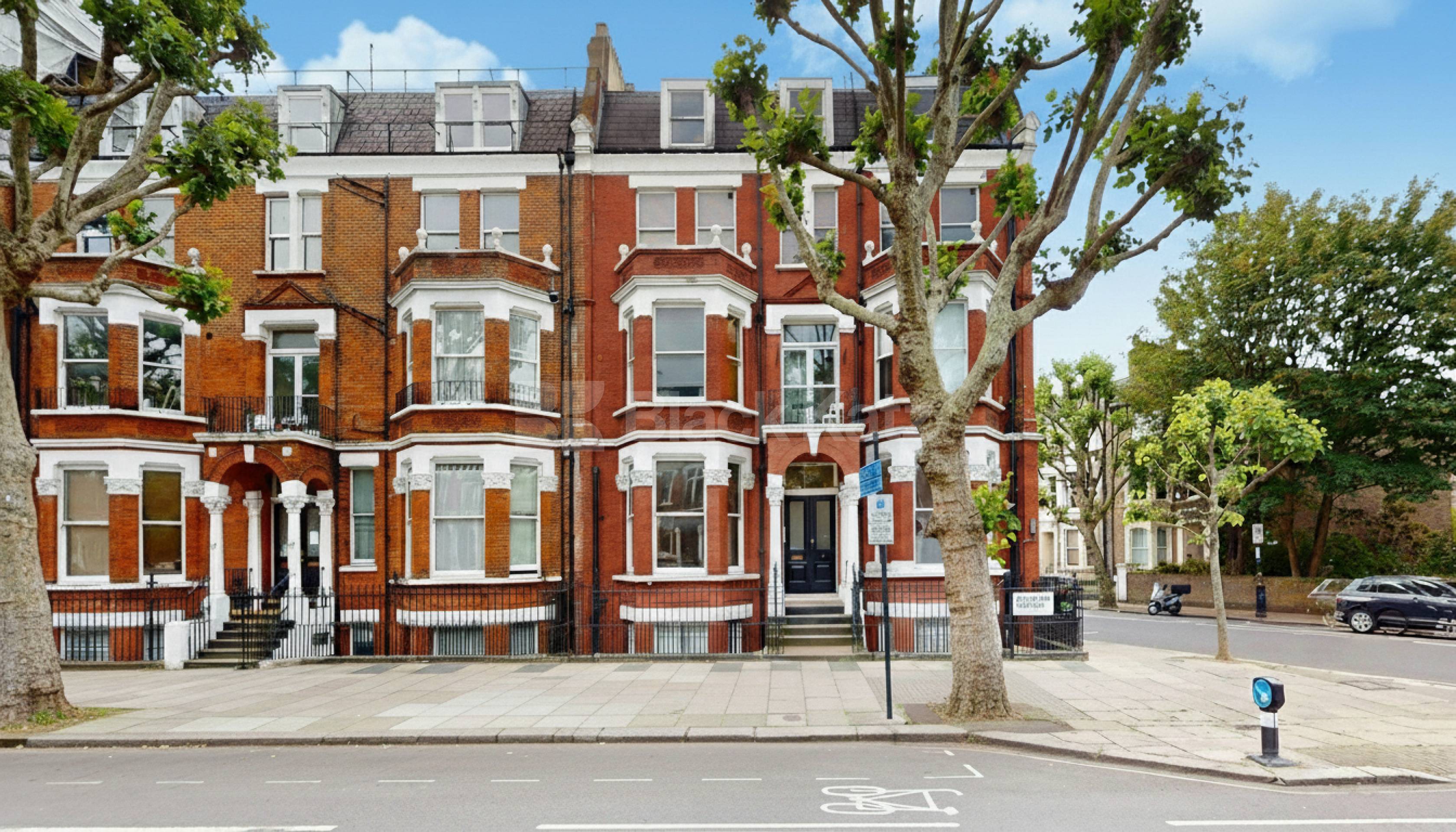 This large, bright studio apartment is perfectly situated on Sutherland avenue and the building is on the corner of Warwick Avenue, offering the ideal combination of comfort, style, and convenience in the heart of Maida Vale Sutherland Avenue, London, W9,  London W9