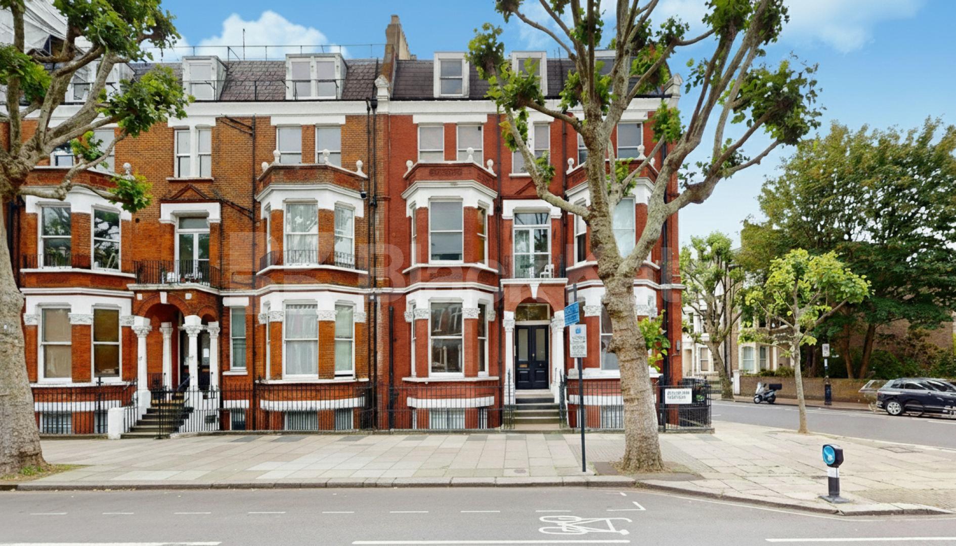This large, bright studio apartment is perfectly situated on Sutherland avenue and the building is on the corner of Warwick Avenue, offering the ideal combination of comfort, style, and convenience in the heart of Maida Vale Sutherland Avenue, London, W9,  London