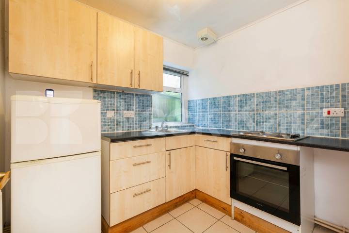 Council tax, Gas, heating and Water included Willesden Lane, Kilburn, NW2 (Council tax, Gas, Heating and Water Included),  London