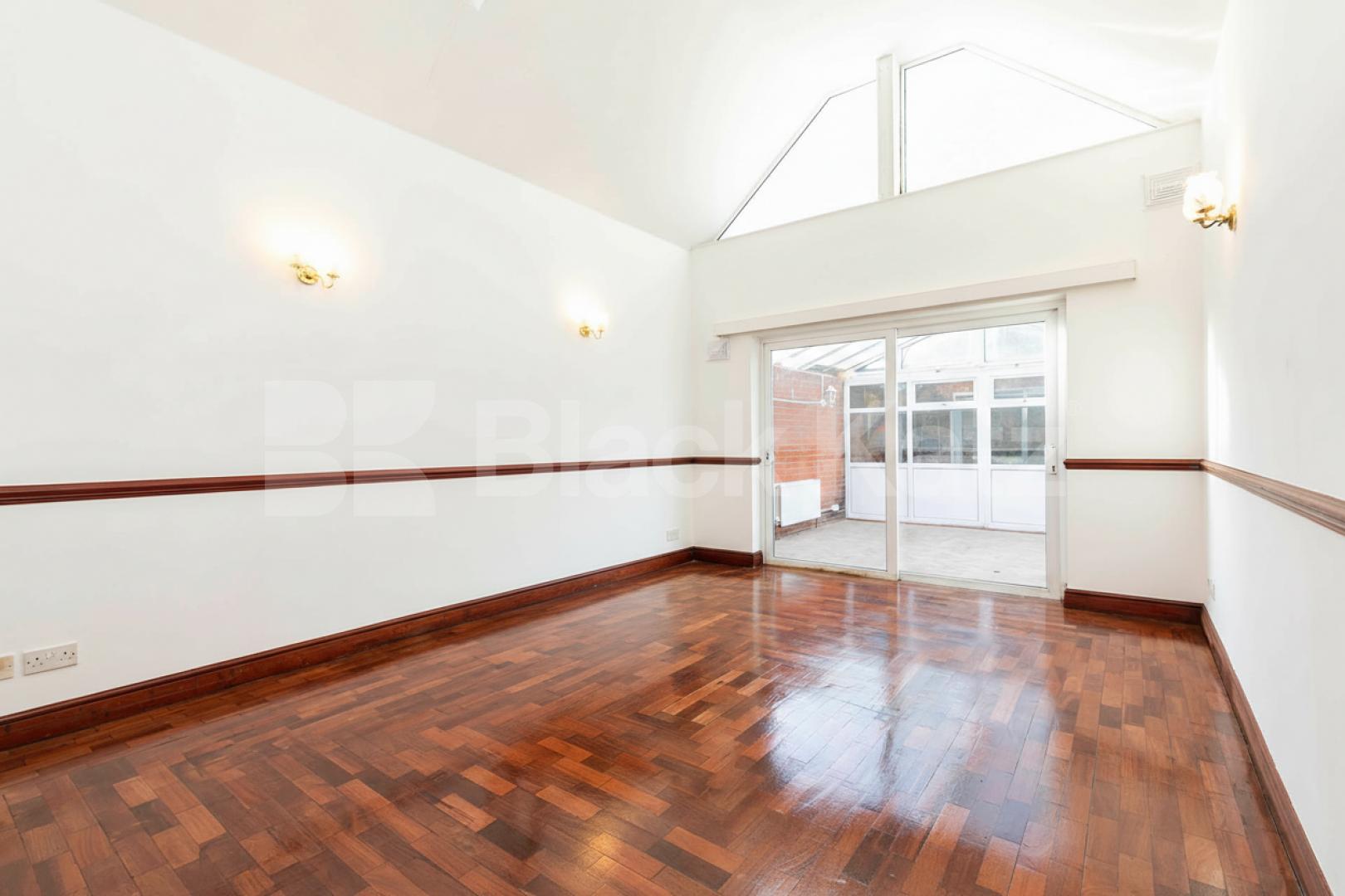 A generously sized one-bedroom apartment to rent on Wotton Road, NW2 Wotton Road, London, NW2,  London