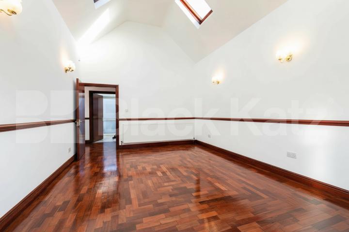 A generously sized one-bedroom apartment to rent on Wotton Road, NW2 Wotton Road, London, NW2,  London