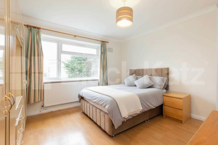 A spacious and well-presented two-bedroom property available to rent now in the highly desirable Queens Park, NW6 area, offered at a great price Christchurch Avenue, Queens Park, NW6 ( £150 towards your moving cost),  London