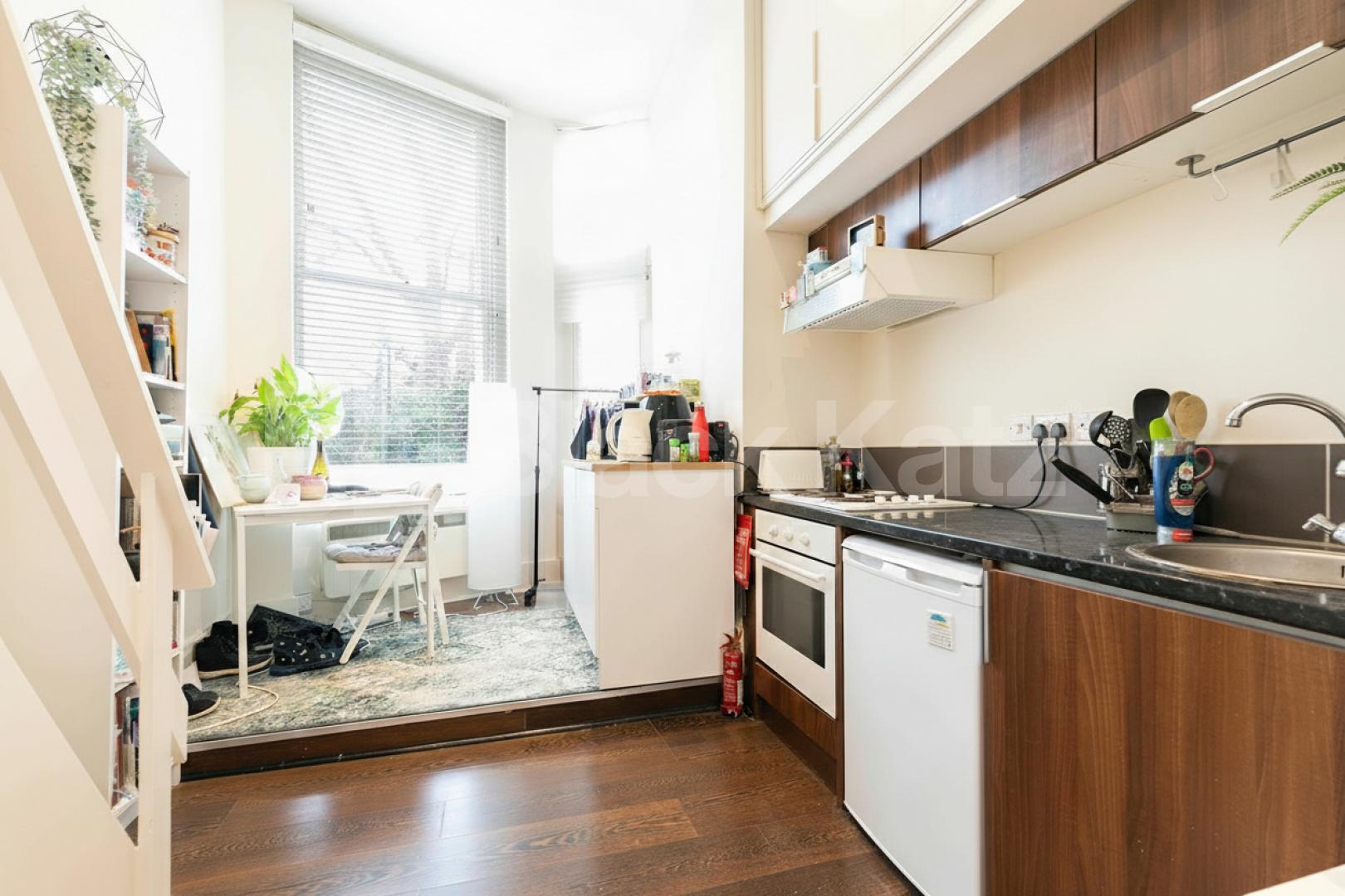 This spacious large studio is fully self-contained and comes furnished, making it move-in ready for your convenience Sutherland Avenue, London, W9,  London