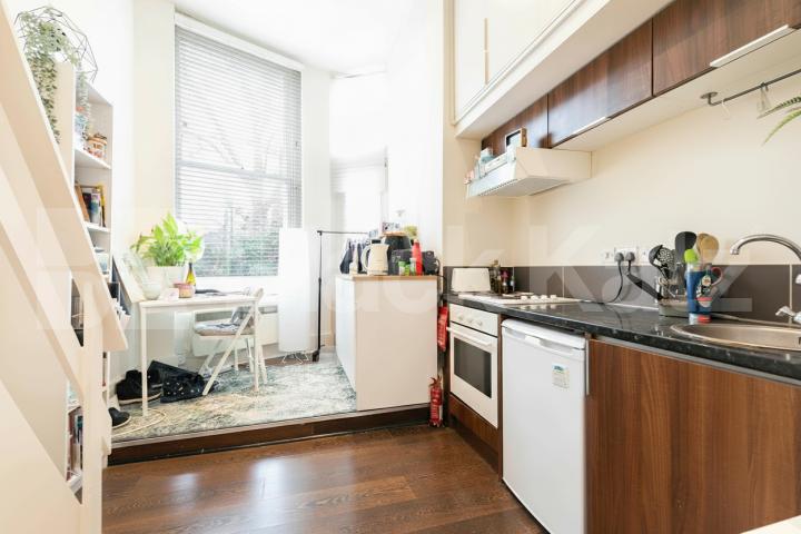 This spacious large studio is fully self-contained and comes furnished, making it move-in ready for your convenience Sutherland Avenue, London, W9,  London