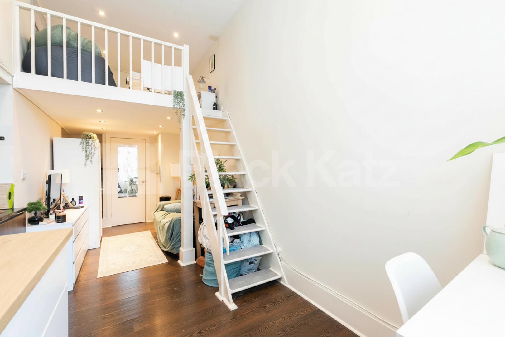 This spacious large studio is fully self-contained and comes furnished, making it move-in ready for your convenience Sutherland Avenue, London, W9,  London