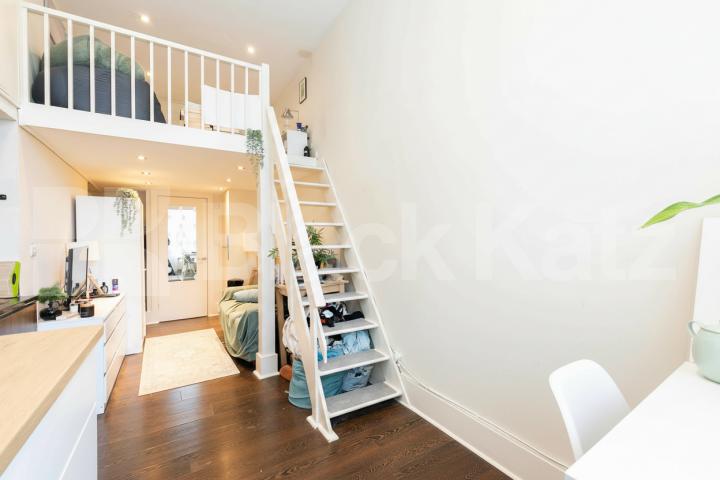 This spacious large studio is fully self-contained and comes furnished, making it move-in ready for your convenience Sutherland Avenue, London, W9,  London