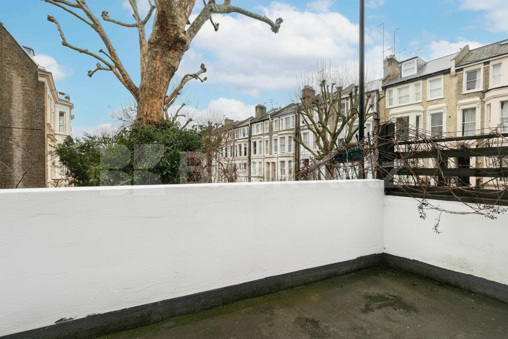 This spacious large studio is fully self-contained and comes furnished, making it move-in ready for your convenience Sutherland Avenue, London, W9,  London