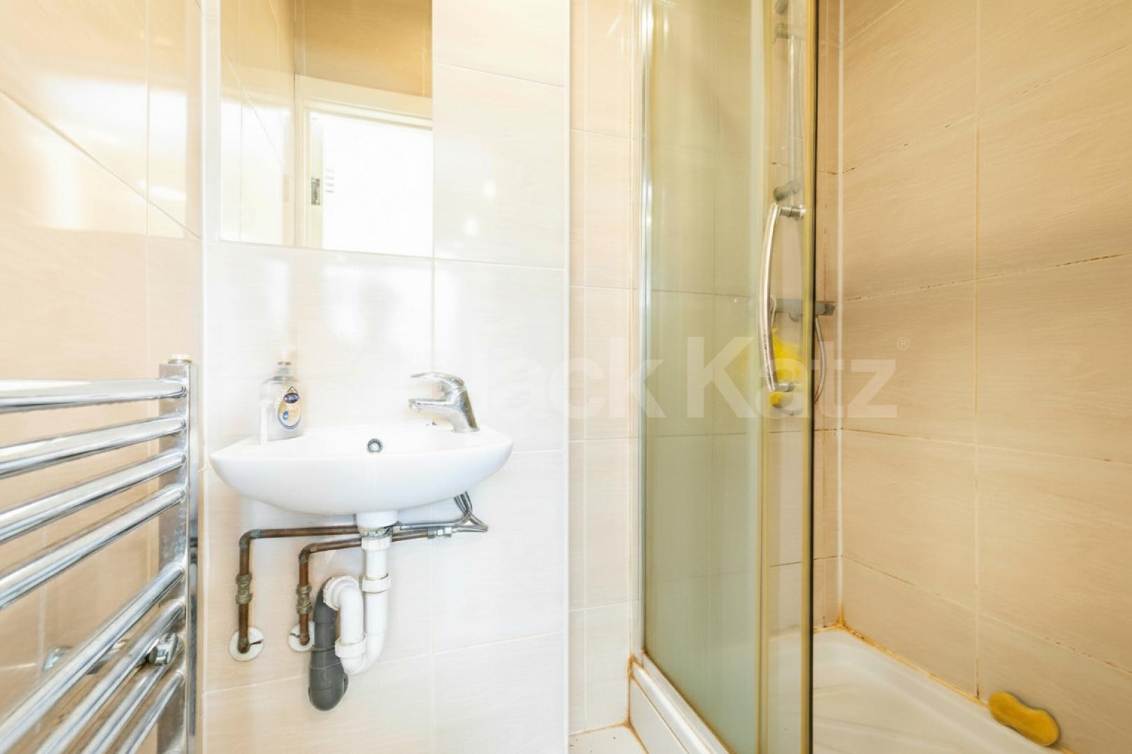 This spacious large studio is fully self-contained and comes furnished, making it move-in ready for your convenience Sutherland Avenue, London, W9,  London