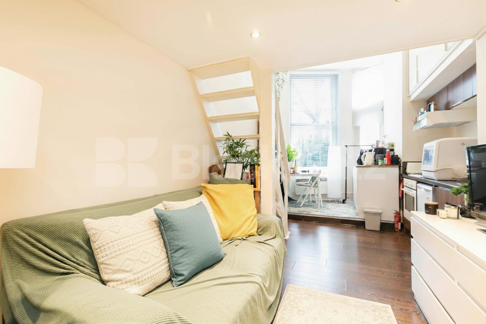 This spacious large studio is fully self-contained and comes furnished, making it move-in ready for your convenience Sutherland Avenue, London, W9,  London