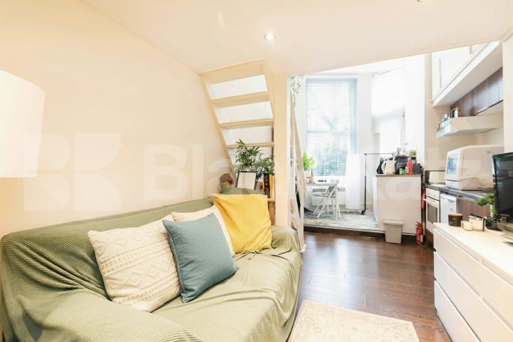 This spacious large studio is fully self-contained and comes furnished, making it move-in ready for your convenience Sutherland Avenue, London, W9,  London