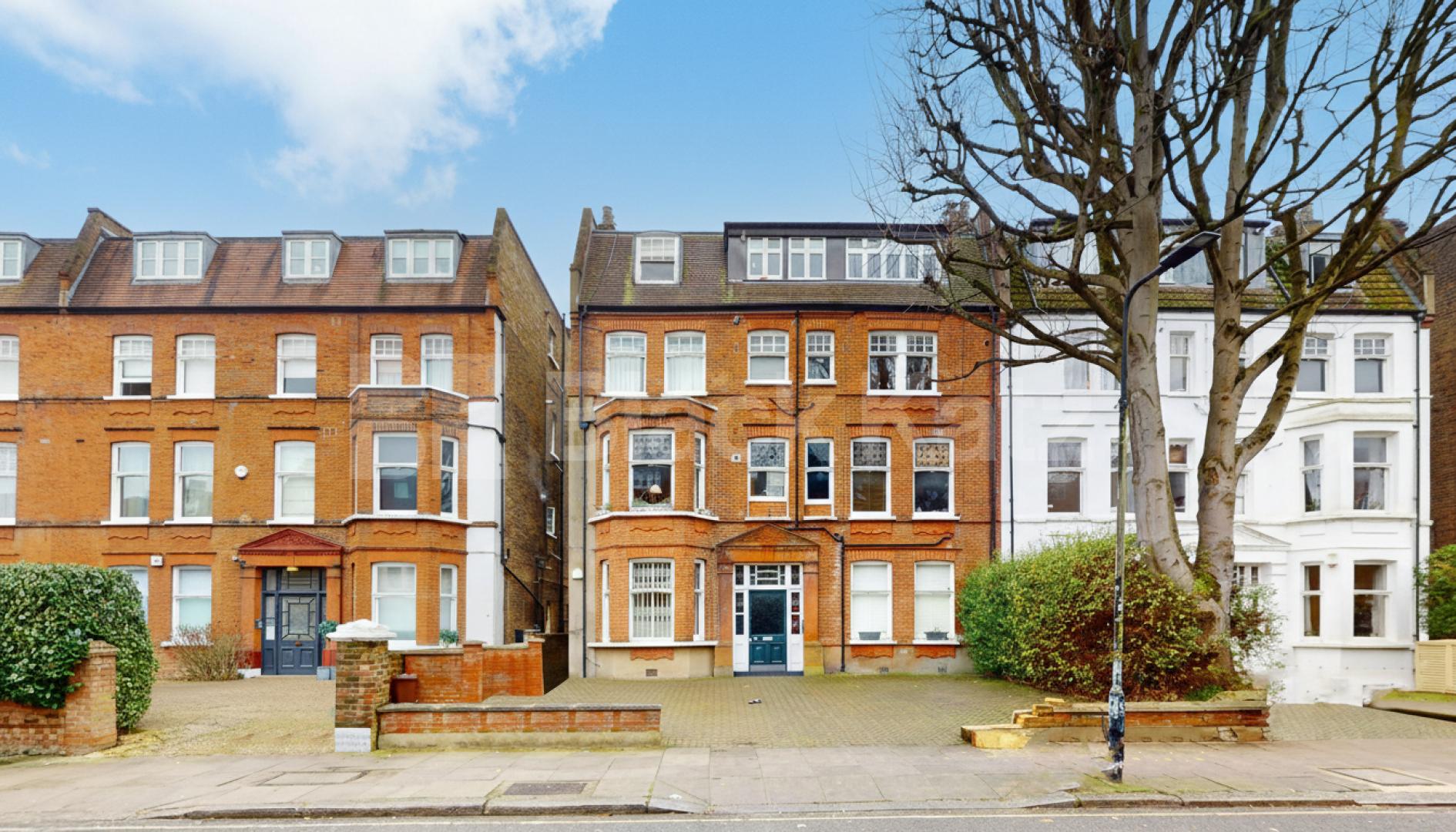 A spacious and well-proportioned one-bedroom apartment set within a well-maintained building on the sought-after Greencroft Gardens, NW6.This impressive property offers an exceptionally large reception room, perfect for both entertaining and comforta Greencroft Gardens, London, NW6,  London