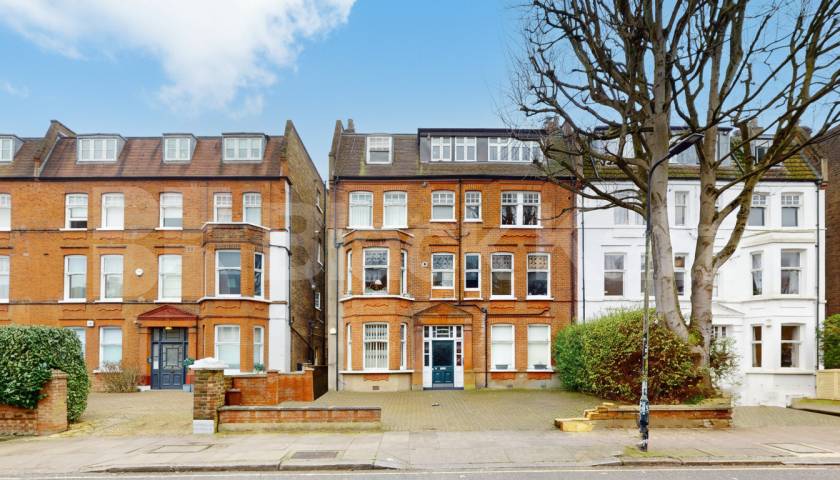 A spacious and well-proportioned one-bedroom apartment set within a well-maintained building on the sought-after Greencroft Gardens, NW6.This impressive property offers an exceptionally large reception room, perfect for both entertaining and comforta Greencroft Gardens, London, NW6,  London