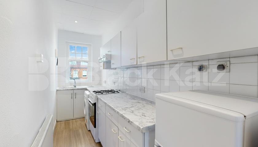 A spacious and well-proportioned one-bedroom apartment set within a well-maintained building on the sought-after Greencroft Gardens, NW6.This impressive property offers an exceptionally large reception room, perfect for both entertaining and comforta Greencroft Gardens, London, NW6,  London