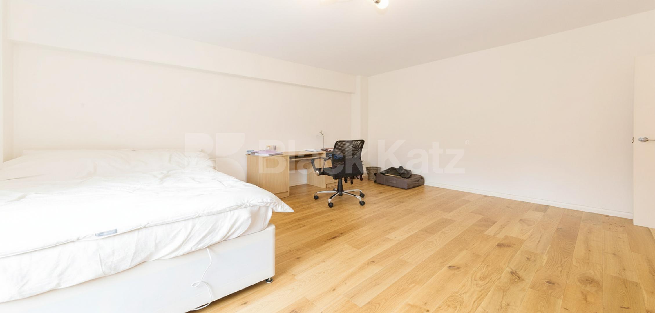 A bright and well-presented furnished studio apartment available to rent on Dartmouth Road, NW2 Dartmouth Road, London, NW2,  London