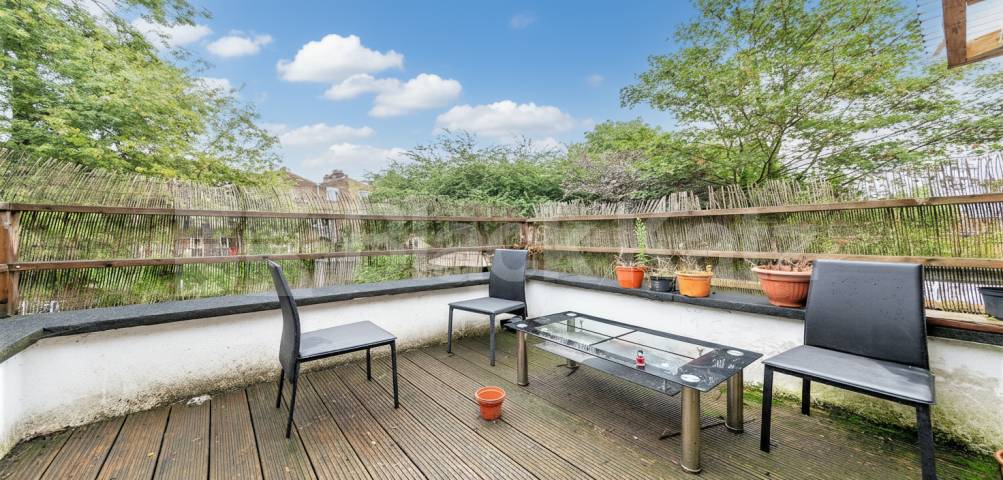 **Rent includes Council tax and water** The property is finished in a neutral décor throughout, creating a bright and welcoming living environment Loveridge Road, West Hampstead, NW6 (Inclusive of council tax and water),  London