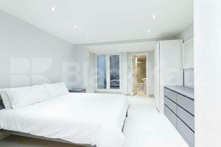 A spacious one bed a short walk from Dollis Hill Tube (JUBILEE LINE) Burnley Road, London, NW10,  London