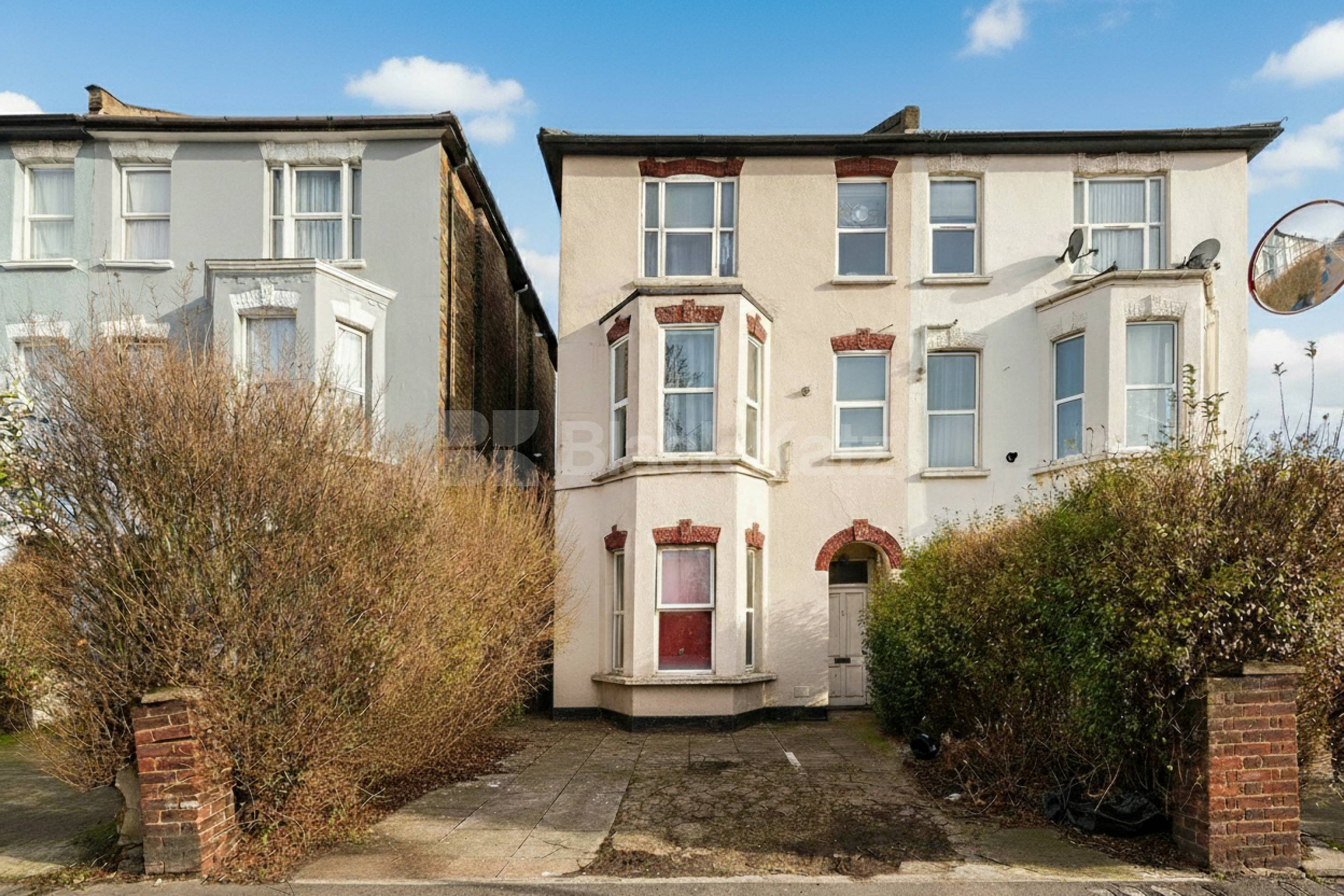 A spacious and well-presented two-bedroom apartment available to rent in the heart of Cricklewood, available from the end of April.This bright and airy property features a generous reception room, perfect for both relaxing and entertaining, along wit Claremont Road, London, NW2,  London NW2