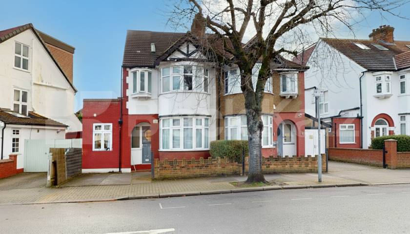 A beautifully renovated four-bedroom flat on Geary Road, Willesden Green, offering generous living space and modern finishes throughout.This bright and spacious home has been recently refurbished to a high standard, featuring four well-proportioned b Geary Road, London, NW10,  London