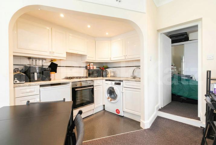 A well-presented furnished one-bedroom garden flat situated on Dartmouth Road, in the popular Kilburn area Dartmouth Road, Kilburn, NW2 (Inclusive of water),  London