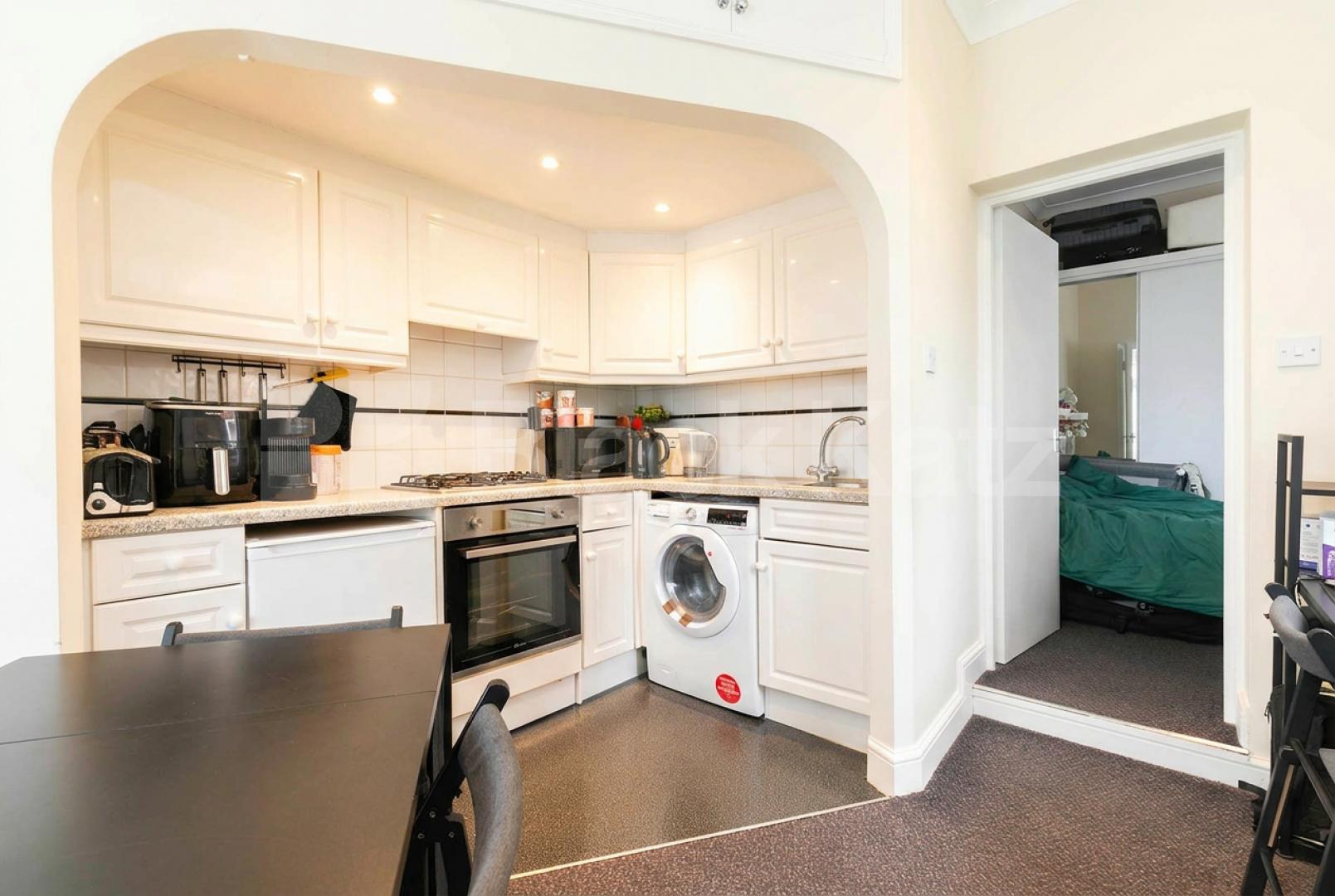 A well-presented furnished one-bedroom garden flat situated on Dartmouth Road, in the popular Kilburn area Dartmouth Road, Kilburn, NW2 (Inclusive of water),  London