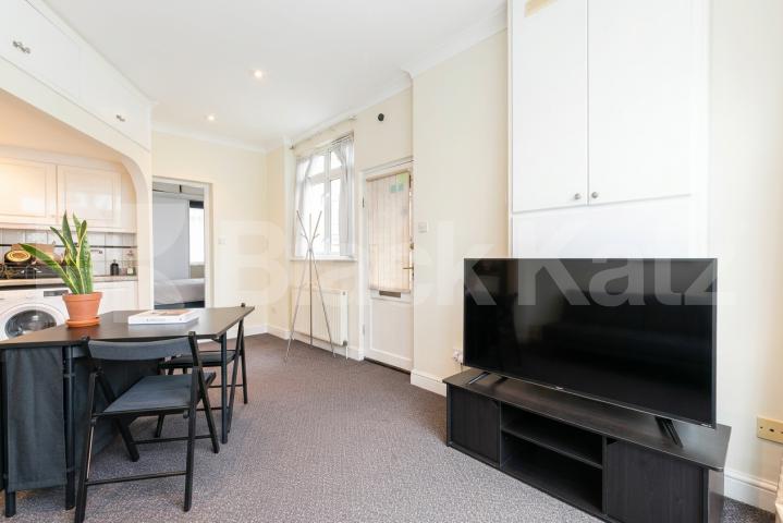 A well-presented furnished one-bedroom garden flat situated on Dartmouth Road, in the popular Kilburn area Dartmouth Road, Kilburn, NW2 (Inclusive of water),  London