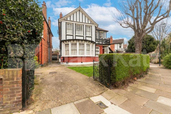 A well-presented furnished one-bedroom garden flat situated on Dartmouth Road, in the popular Kilburn area Dartmouth Road, Kilburn, NW2 (Inclusive of water),  London