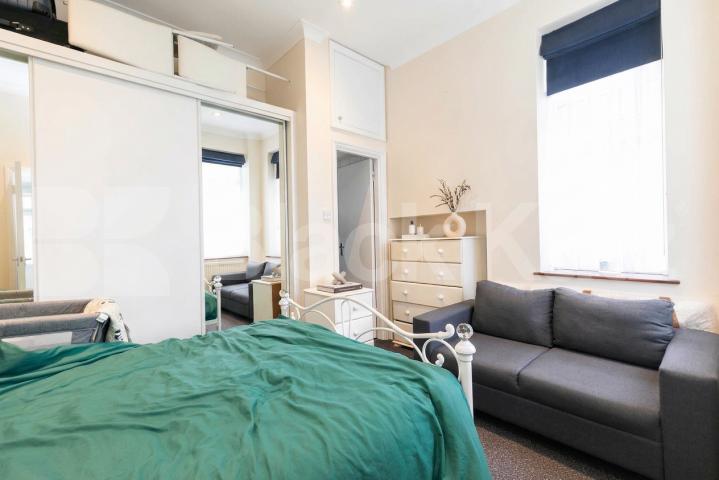 A well-presented furnished one-bedroom garden flat situated on Dartmouth Road, in the popular Kilburn area Dartmouth Road, Kilburn, NW2 (Inclusive of water),  London