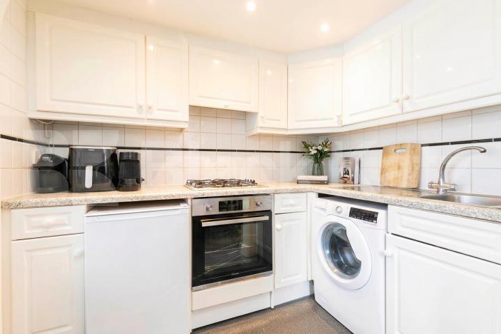 A well-presented furnished one-bedroom garden flat situated on Dartmouth Road, in the popular Kilburn area Dartmouth Road, Kilburn, NW2 (Inclusive of water),  London