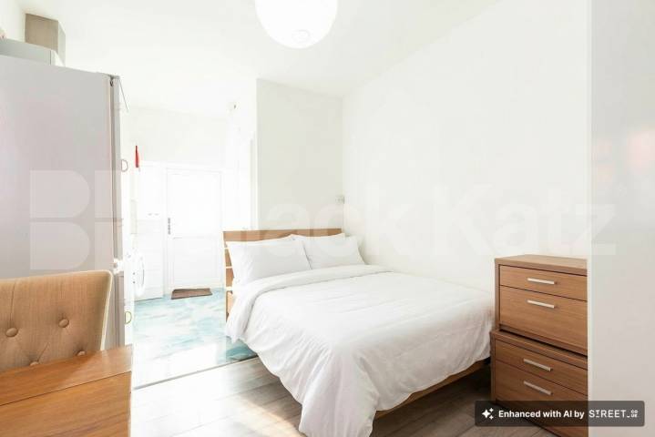 Inclusive of council tax, gas and water, this self contained studio benefits from a private kitchen and bathroom as well as direct access to the rear garden Ash Grove , London, NW2 (Council tax, gas and water),  London