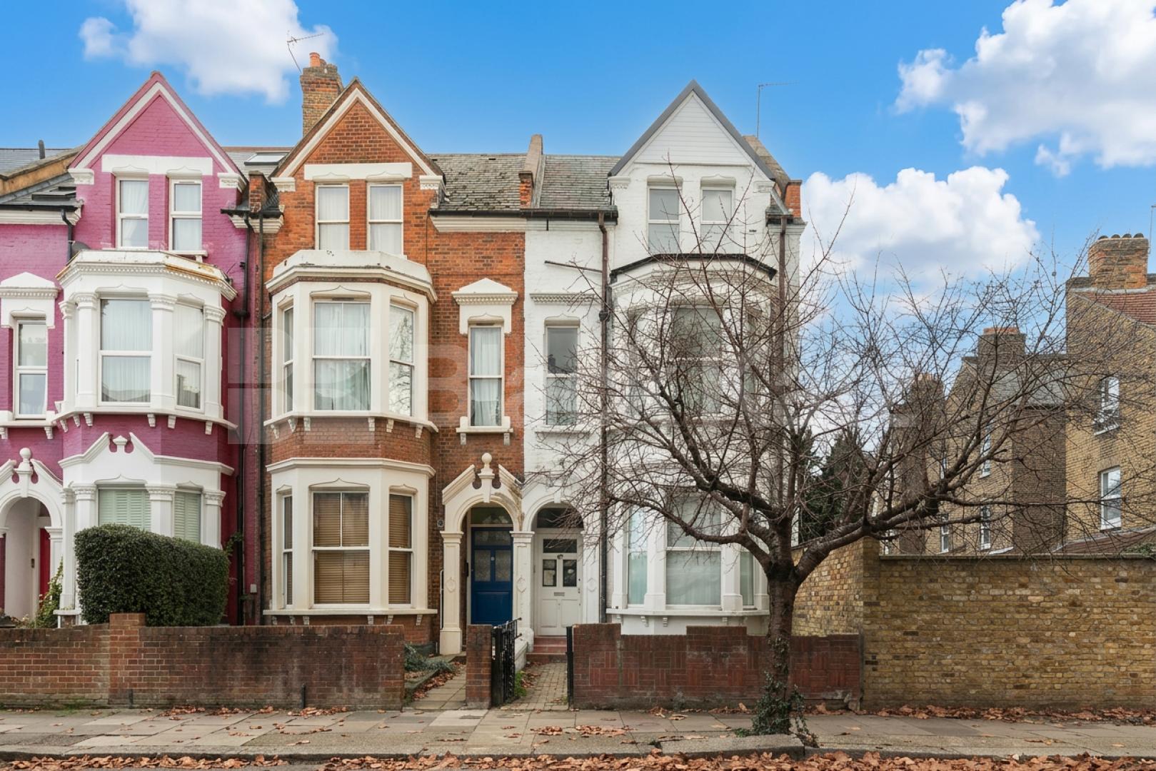 Council tax, Gas + Water included, a lovely bright studio in Kilburn that has been recently refurbished to a high standard Callcott Road, Kilburn, NW6 (Council tax, Gas and Water Included),  London