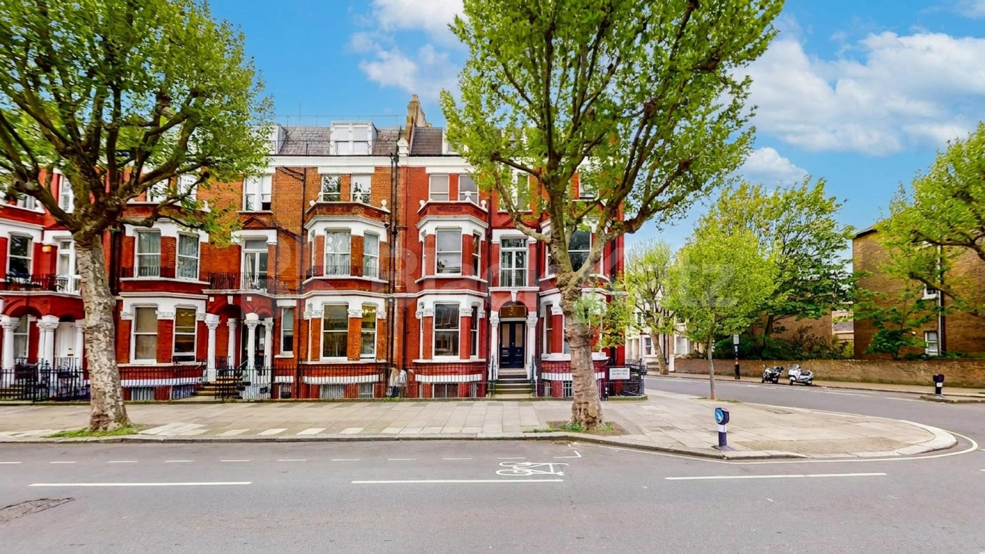 This spacious large studio is fully self-contained and comes furnished, making it move-in ready for your convenience Sutherland Avenue, London, W9,  London