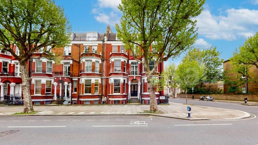 This spacious large studio is fully self-contained and comes furnished, making it move-in ready for your convenience Sutherland Avenue, London, W9,  London