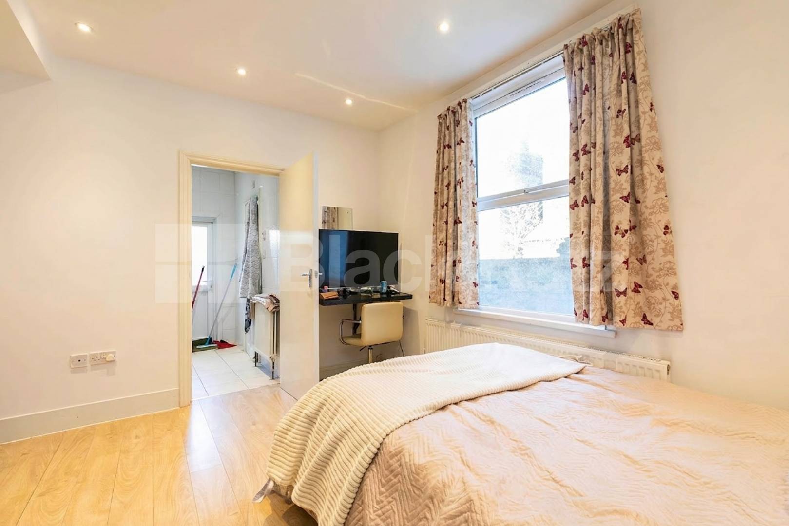 COUNCIL TAX, GAS and WATER INCLUDED Black Katz are pleased to offer for rent this newly refurbished studio flat on the ground floor of a period conversion in the Kilburn / Queens Park area Callcott Road, Kilburn, NW6 (council tax, gas and water inlcuded),  London