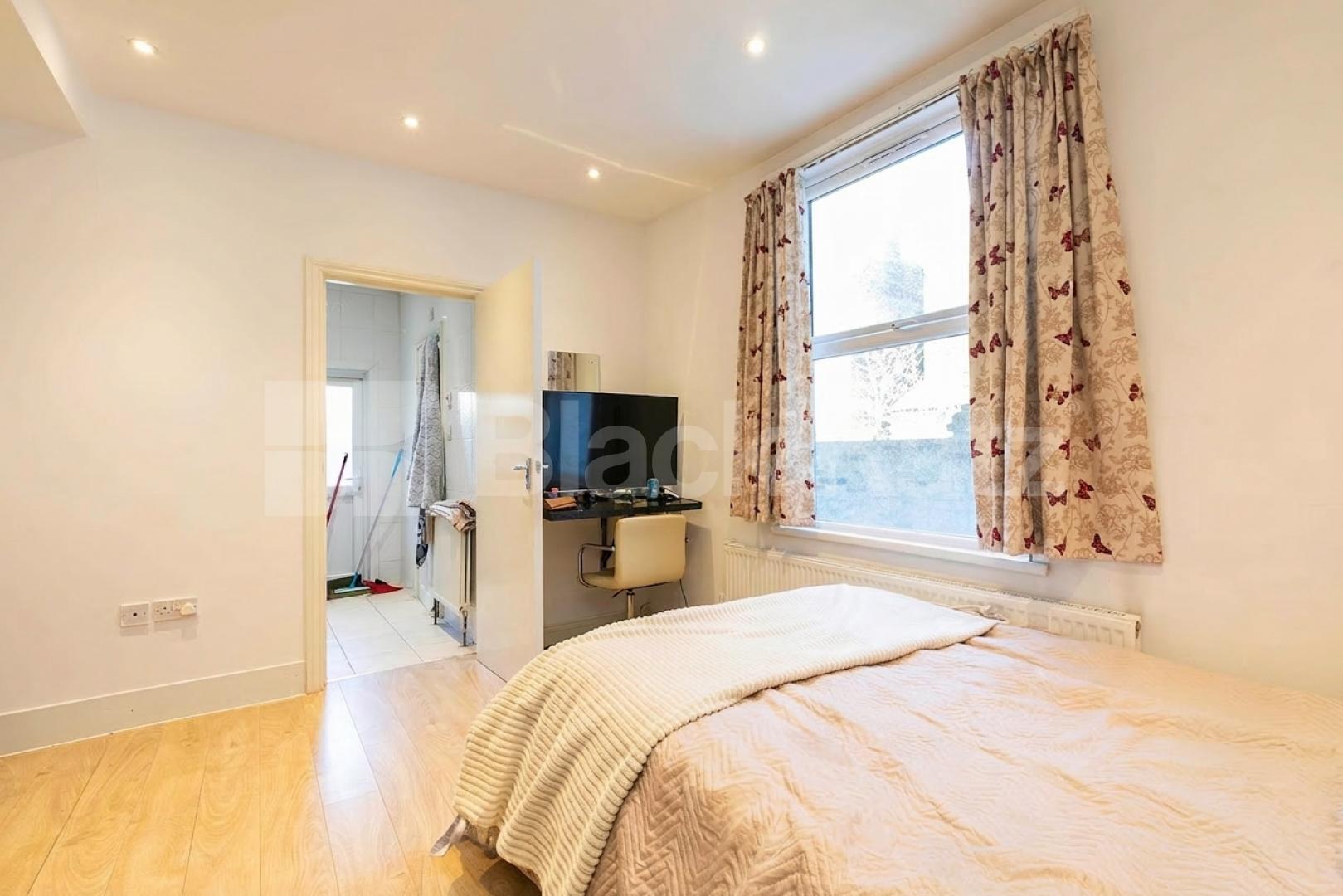 COUNCIL TAX, GAS and WATER INCLUDED Black Katz are pleased to offer for rent this newly refurbished studio flat on the ground floor of a period conversion in the Kilburn / Queens Park area Callcott Road, Kilburn, NW6 (council tax, gas and water inlcuded),  London