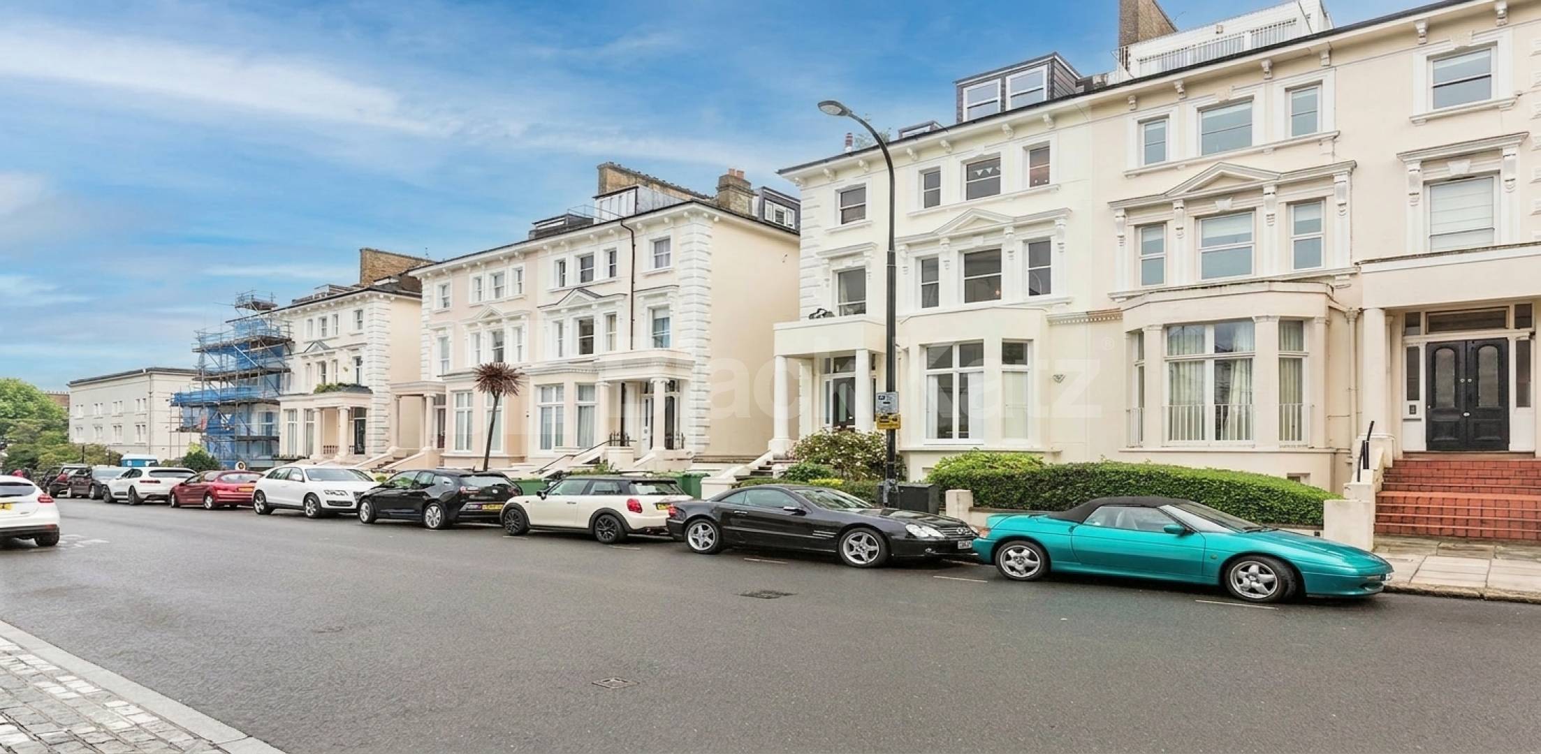 Spacious and well-presented studio apartment available immediately in the sought-after area of Belsize Park Gardens.This good-sized studio offers comfortable living space, ideal for professionals or students Belsize Park Gardens, London, NW3,  London