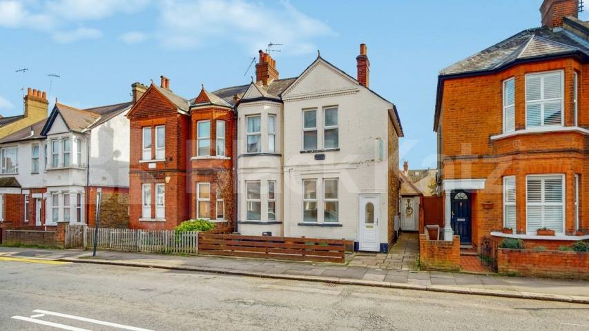 A beautifully refurbished three bedroom ground floor apartment offering modern and spacious living Headstone Road, Harrow, HA1,  Harrow